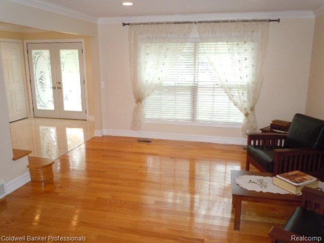 650 Plum Ridge Drive Rochester, MI 48309 - Photo 12 of 25 Living Room Foyer View.JPG
