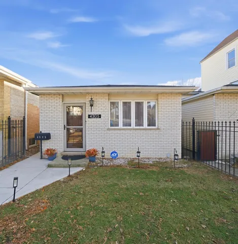 $290,000 | 4305 South Wood Street, Chicago, IL 60609