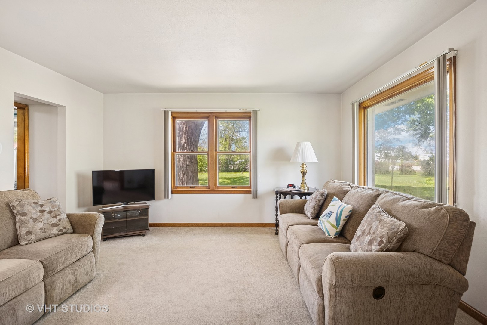 1961 Buckley Road Libertyville, IL 60048 - Photo 4 of 24