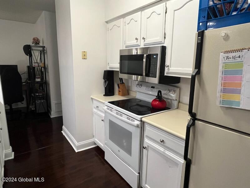 1976 Curry Road, Unit H160 Rotterdam, NY 12303 - Photo 10 of 32 Kitchen