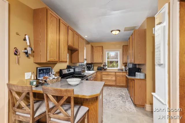 $375,000 | 331 Aurora Street Southeast, Grand Rapids, MI 49507