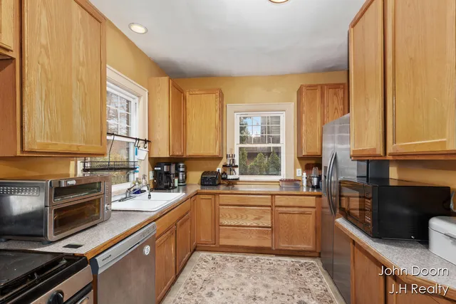 $375,000 | 331 Aurora Street Southeast, Grand Rapids, MI 49507