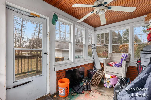 $375,000 | 331 Aurora Street Southeast, Grand Rapids, MI 49507