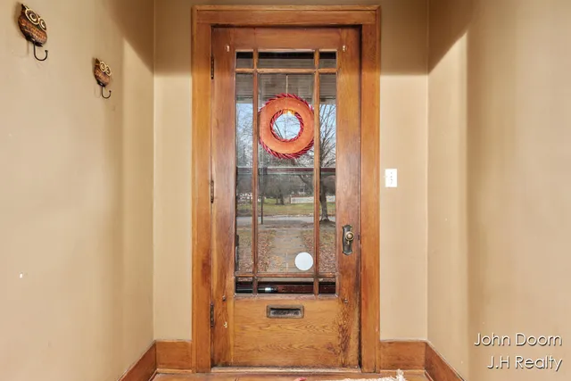 $375,000 | 331 Aurora Street Southeast, Grand Rapids, MI 49507