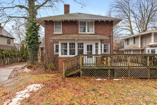 $375,000 | 331 Aurora Street Southeast, Grand Rapids, MI 49507