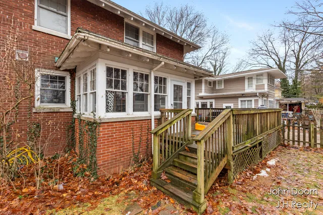 $375,000 | 331 Aurora Street Southeast, Grand Rapids, MI 49507