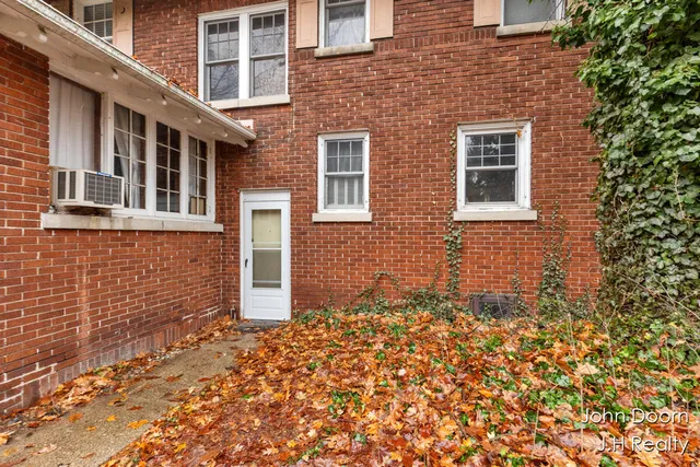 $375,000 | 331 Aurora Street Southeast, Grand Rapids, MI 49507