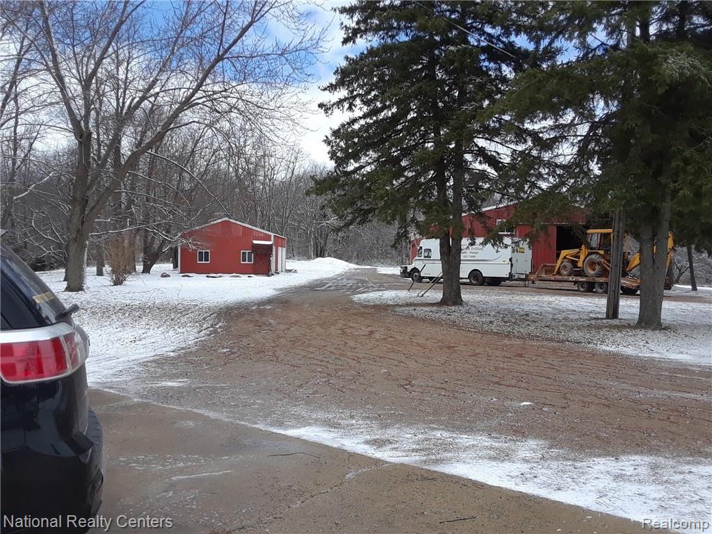 2838 Pleasant Valley Road Brighton, MI 48114 - Photo 10 of 11 9BAE50E7-7B04-44AB-8975-CB6B2E42CF33.jpeg