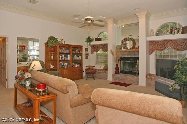 13201 Mandarin Road Jacksonville, FL 32223 - Photo 4 of 12 Family Room