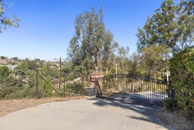 $1,050,000 | 2749 Los Alisos Drive, Fallbrook, CA 92028