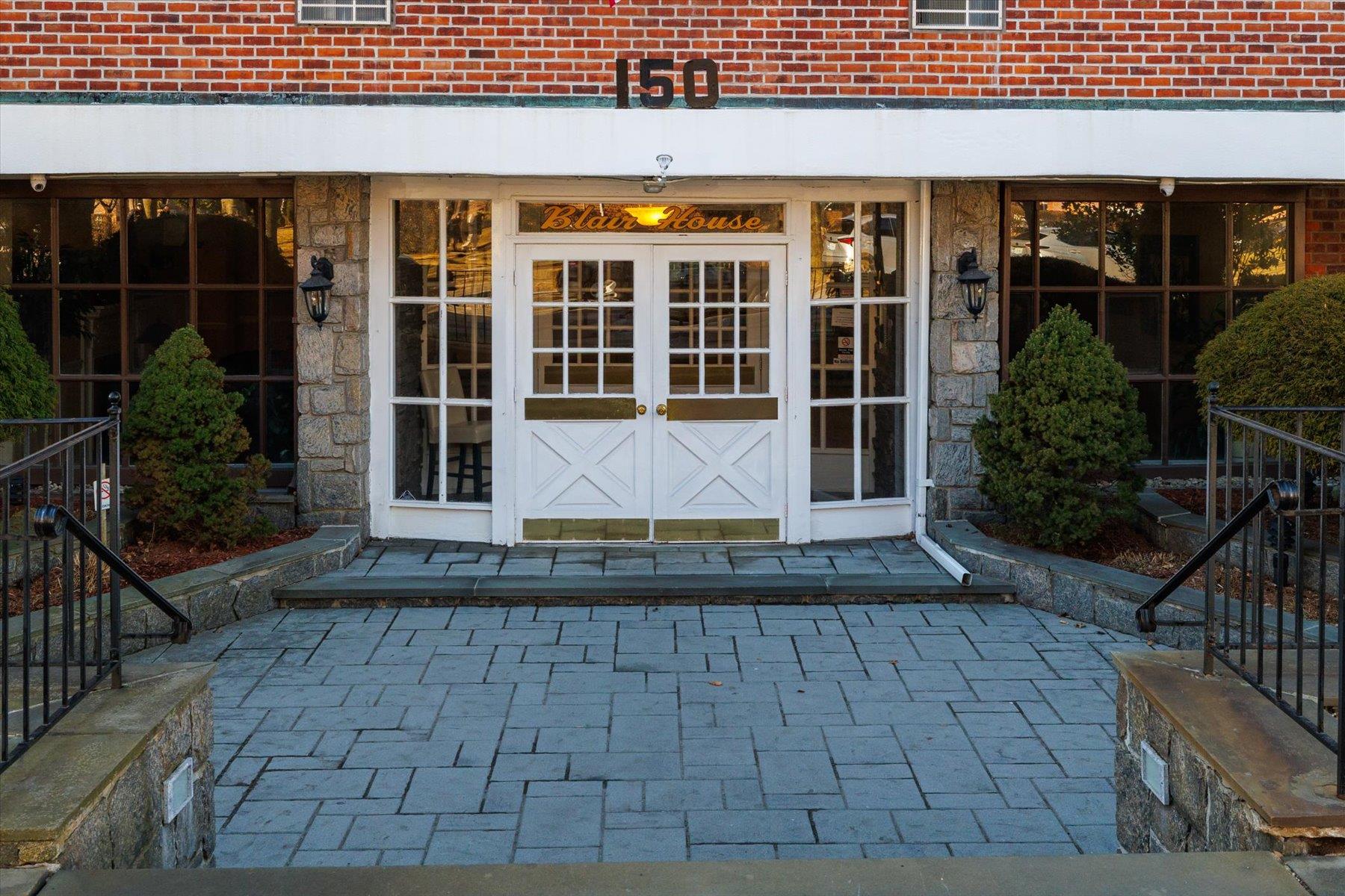 150 South Ocean Avenue, Unit 4P Freeport, NY 11520 - Photo 1 of 1 View of entry/doorway to property.