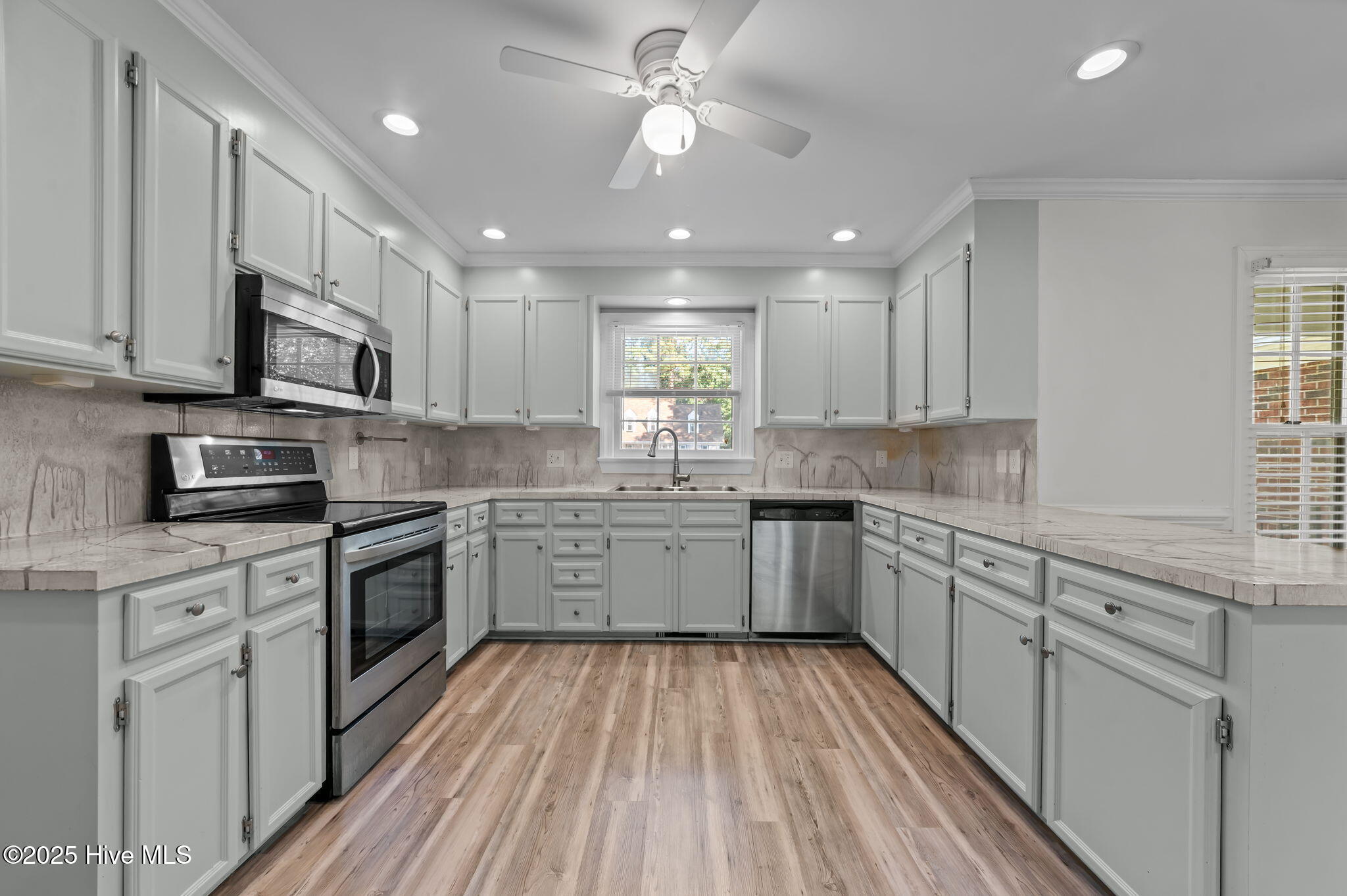 407 Cedarhurst Road Greenville, NC 27834 - Photo 12 of 51 26-web-or-mls-LHV_9434