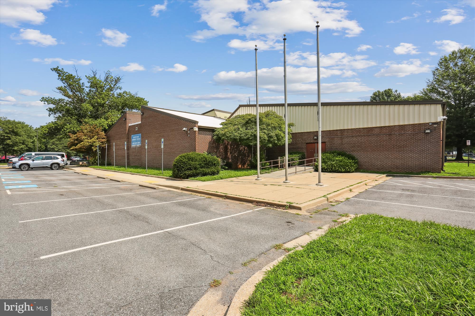 14410 Parkvale Road, Unit 2 Rockville, MD 20853 - Photo 28 of 37 a view of a backyard