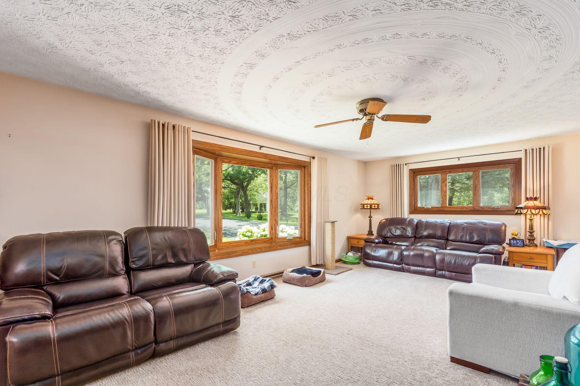 2275 Gardner Road Galloway, OH 43119 - Photo 4 of 38 Family Room
