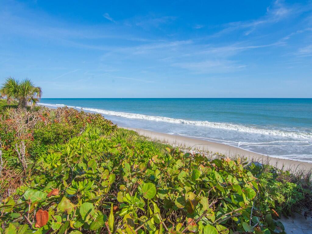 400 Oceanview Lane Vero Beach, FL 32963 - Photo 41 of 59 a view of an ocean and beach