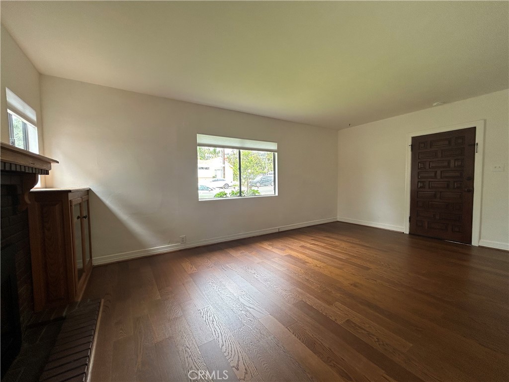 214 East Stocker Street Glendale, CA 91207 - Photo 4 of 31