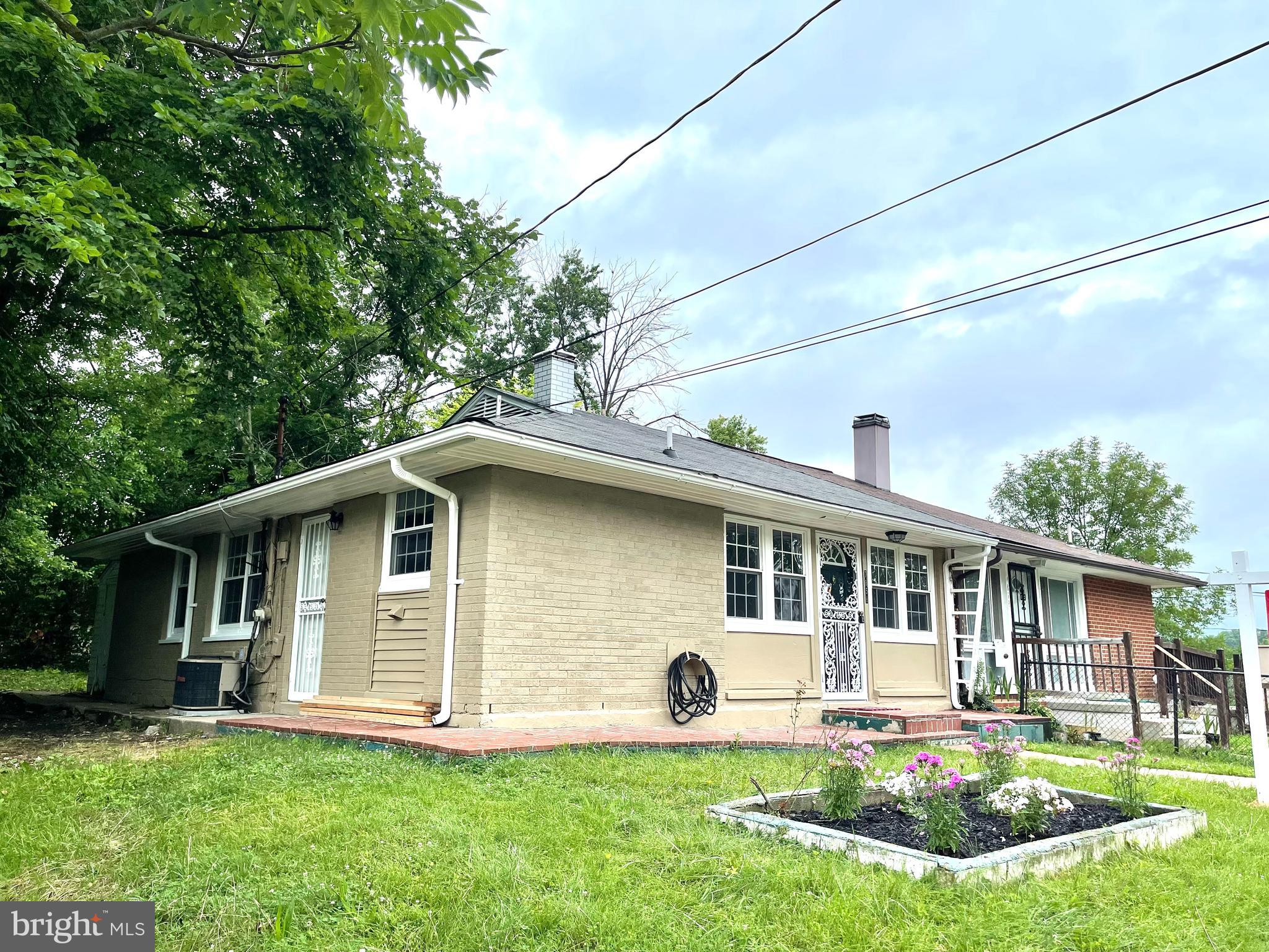 7858 Burnside Road Hyattsville, MD 20785 - Photo 4 of 36 Gallery Image 4