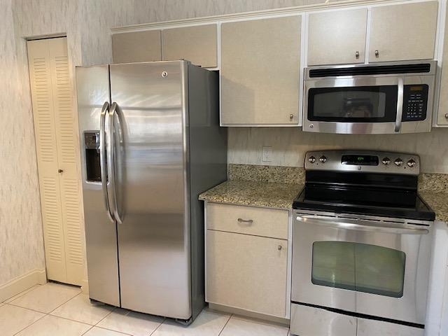 8906 Meadowlark Way Boca Raton, FL 33496 - Photo 8 of 18 IMG_9527
