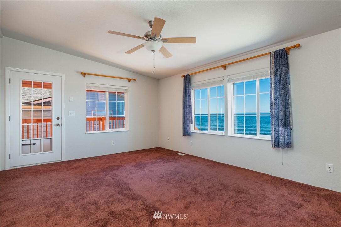 2653 West Beach Road Oak Harbor, WA 98277 - Photo 12 of 35 Gallery Image 12