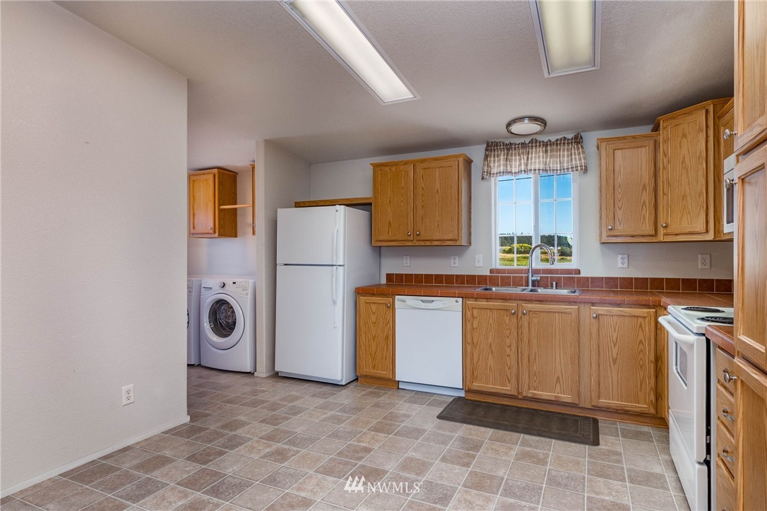2653 West Beach Road Oak Harbor, WA 98277 - Photo 15 of 35 Gallery Image 15