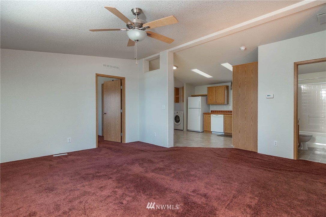 2653 West Beach Road Oak Harbor, WA 98277 - Photo 10 of 35 Gallery Image 10