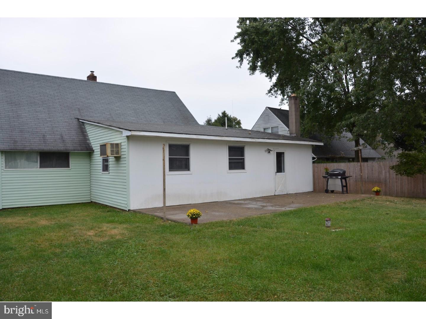 33 Greenbriar Road Levittown, PA 19057 - Photo 20 of 24 Exterior Back