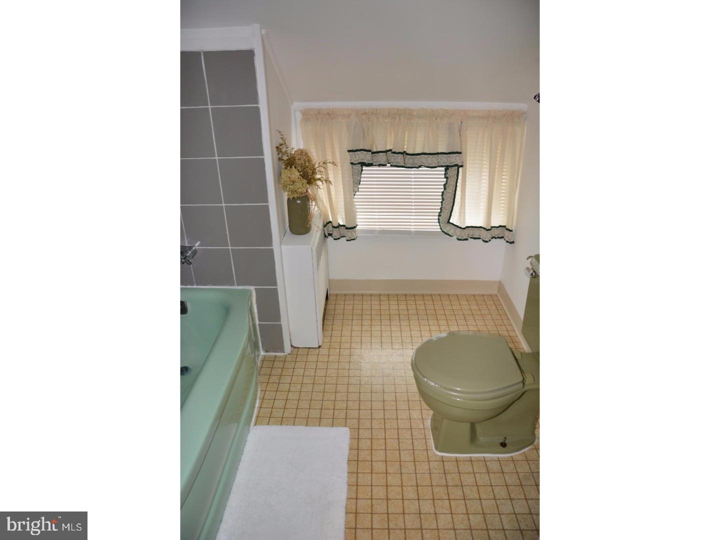 33 Greenbriar Road Levittown, PA 19057 - Photo 21 of 24 Bathroom