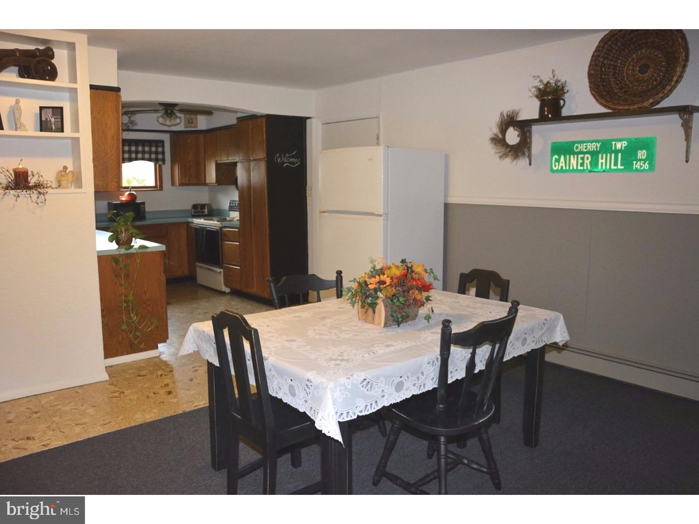 33 Greenbriar Road Levittown, PA 19057 - Photo 6 of 24 Dining Room