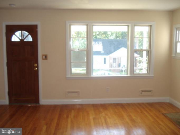 1916 Hillcrest Road Gwynn Oak, MD 21207 - Photo 5 of 30 Living Room