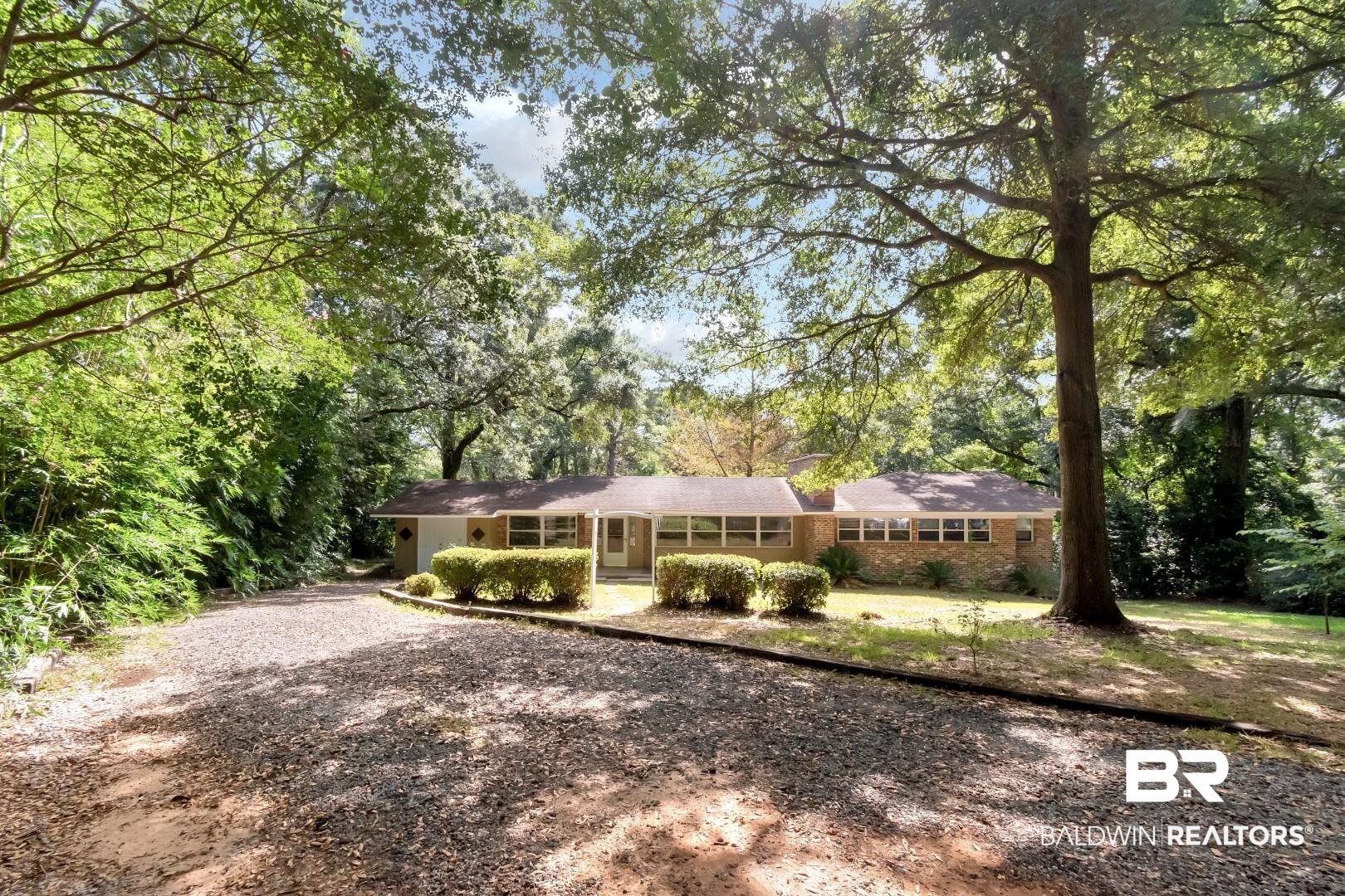 4652 East Pinewood Drive Mobile, AL 36618 - Photo 3 of 35