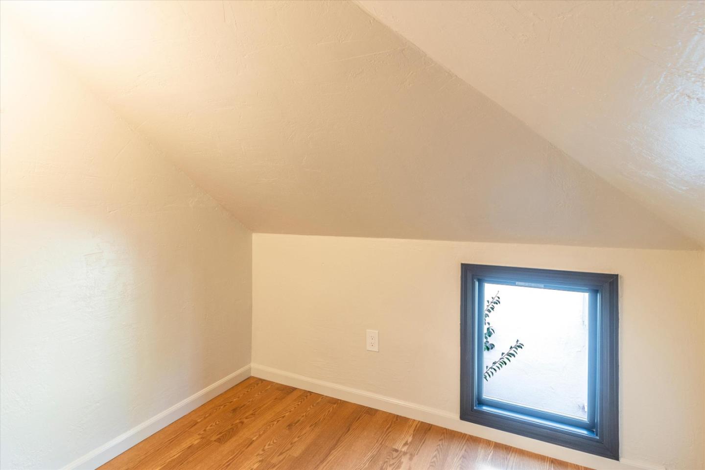 1821 Yale Drive Alameda, CA 94501 - Photo 43 of 74 a view of a small space