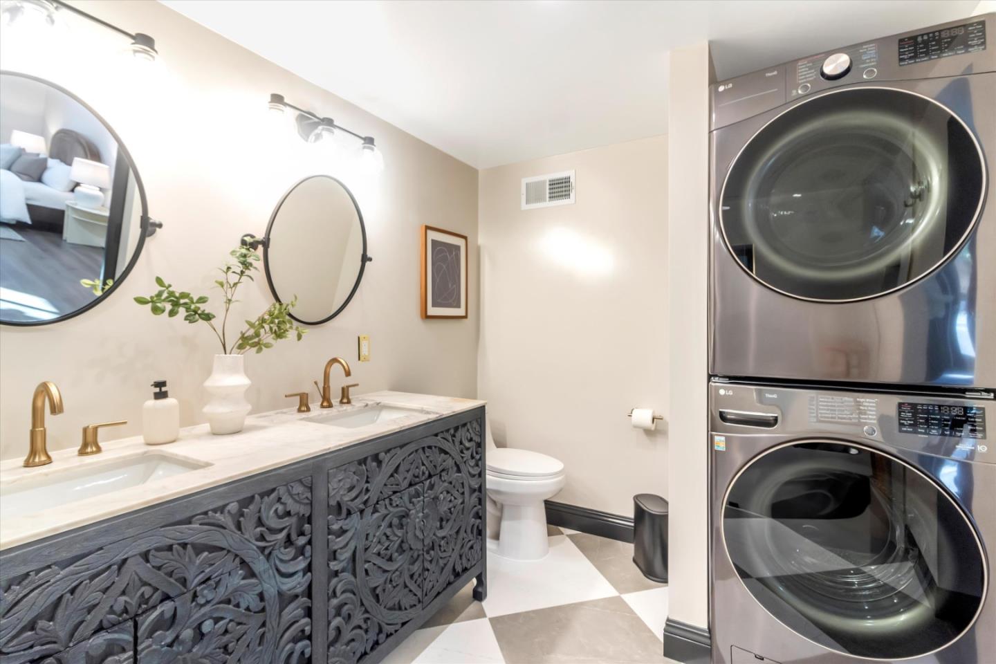 1821 Yale Drive Alameda, CA 94501 - Photo 51 of 74 a en suite bathroom with a sink and a mirror
