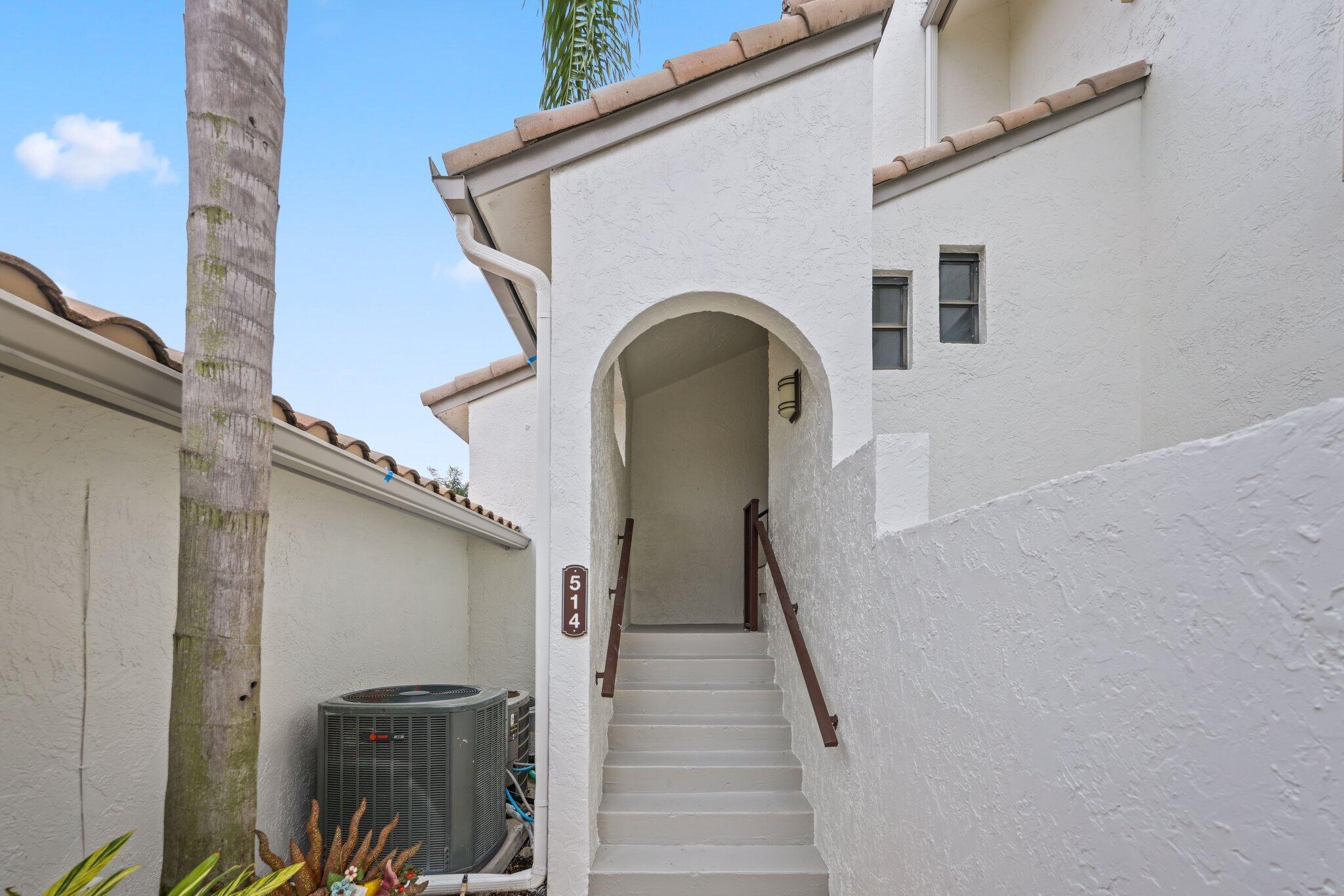 240 Captains Walk, Unit 5140 Delray Beach, FL 33483 - Photo 22 of 30 IMG_3365.jpg-SMALL