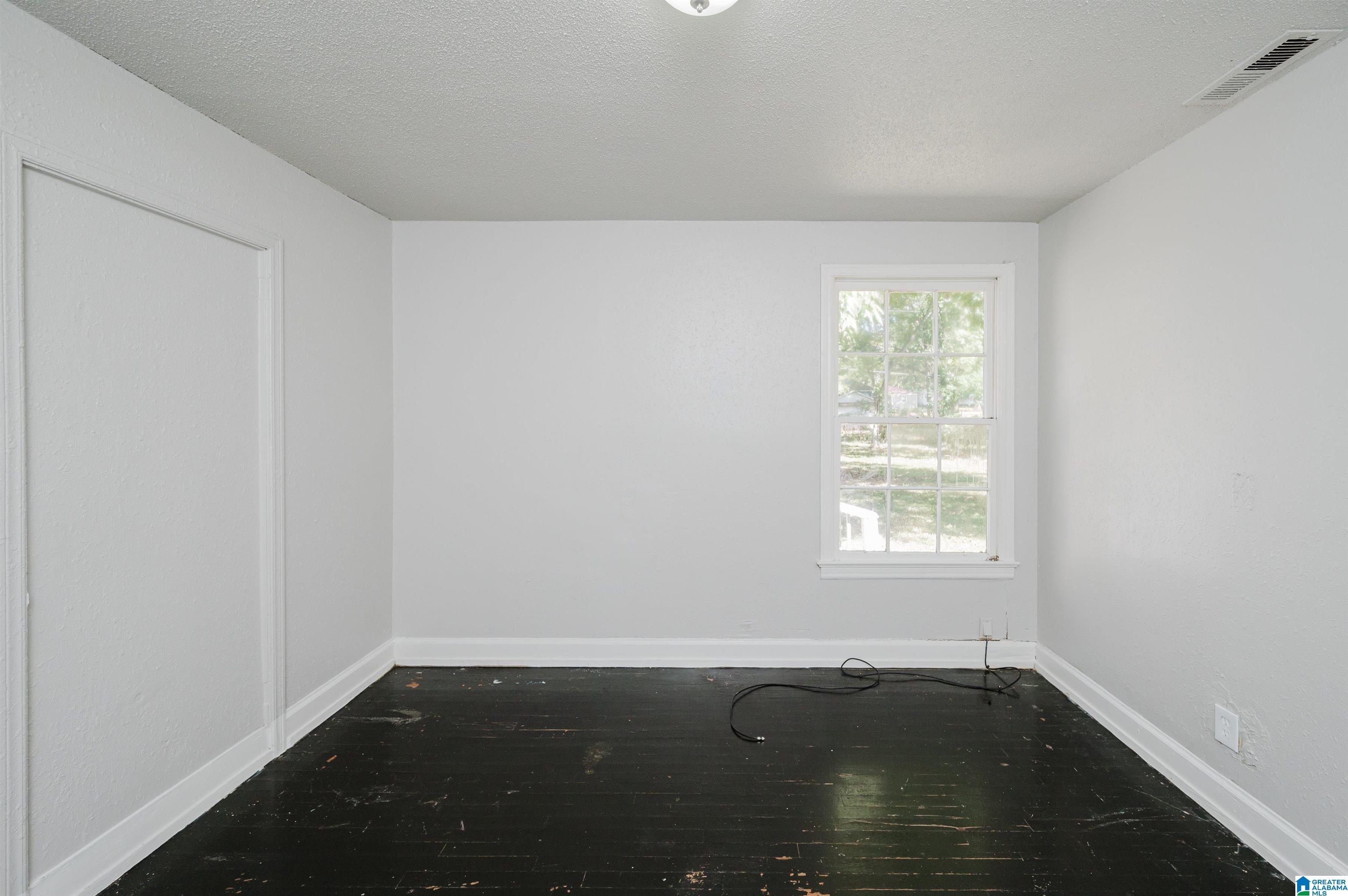 1257 16th Place Southwest Birmingham, AL 35211 - Photo 4 of 7