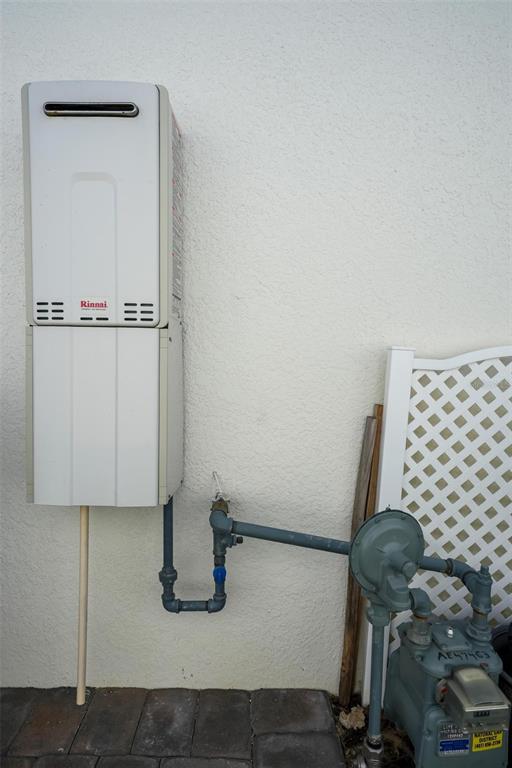 1235 Waterview Ridge Circle Apopka, FL 32703 - Photo 81 of 82 a bathroom with a sink and a mirror
