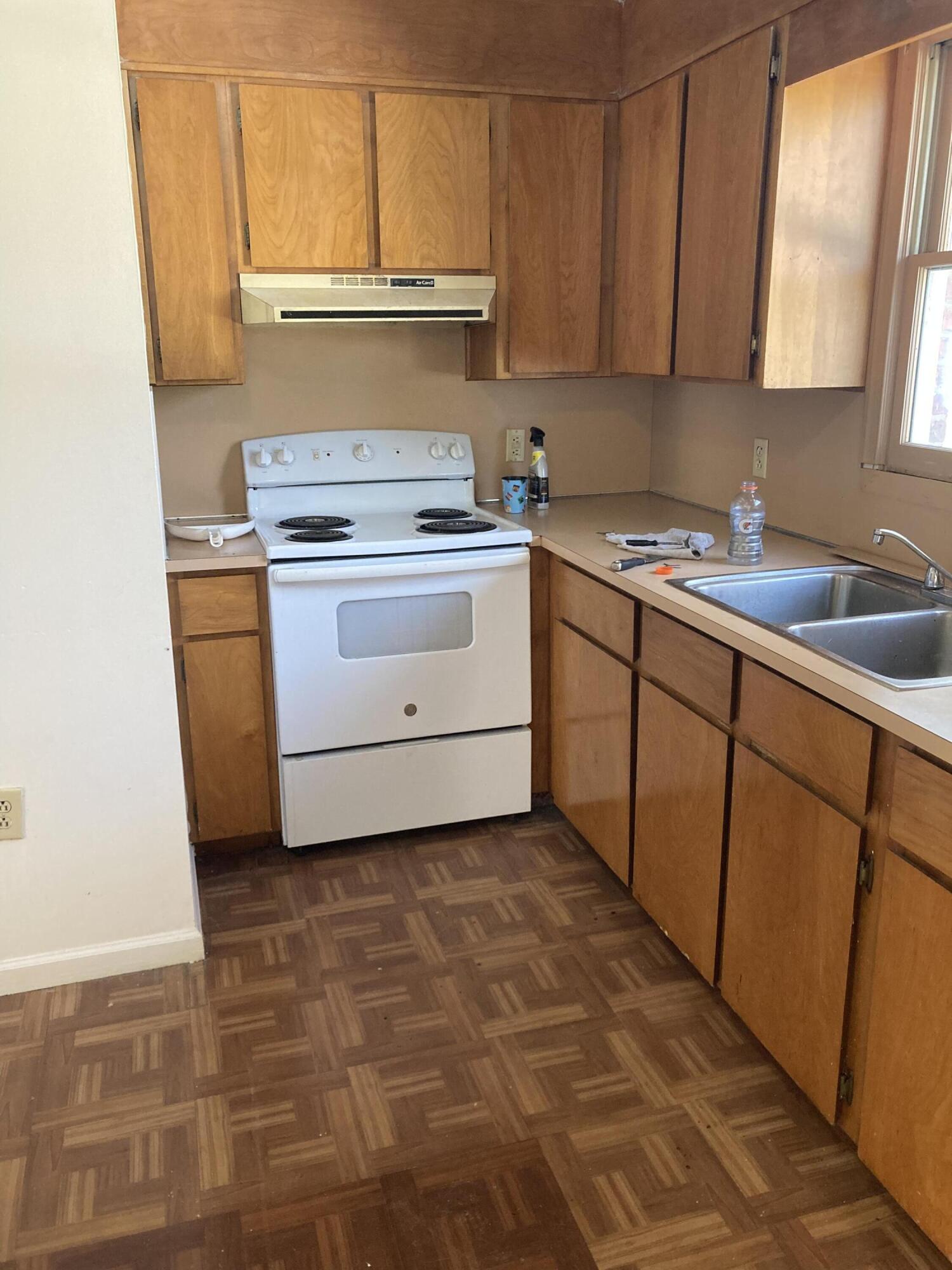 2606 Cannaday Road Northeast Roanoke, VA 24012 - Photo 13 of 16 FCDDD57C-A718-4BAB-A201-61E706FBB3BA