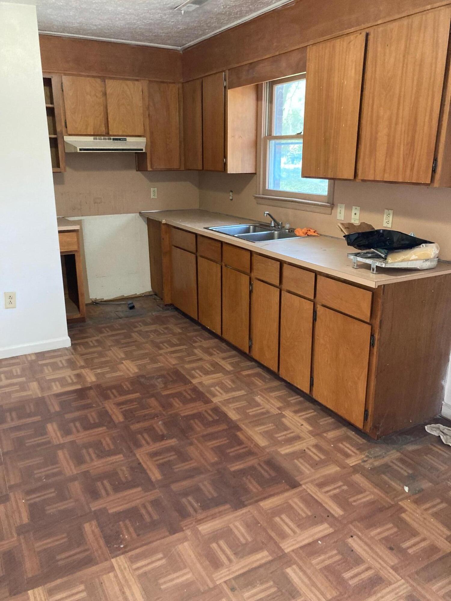 2606 Cannaday Road Northeast Roanoke, VA 24012 - Photo 10 of 16 kitchen