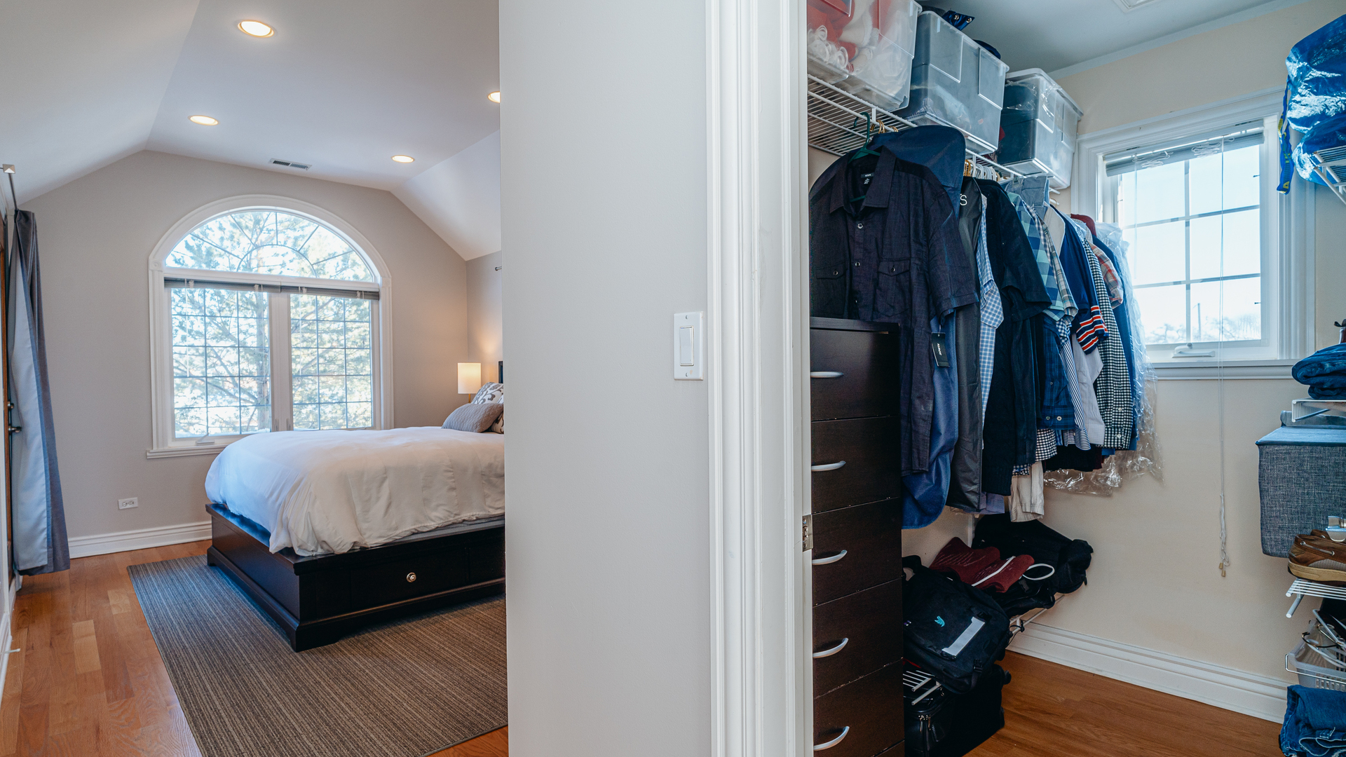 241 Devon Avenue Park Ridge, IL 60068 - Photo 21 of 46 a living room with a bed and a window