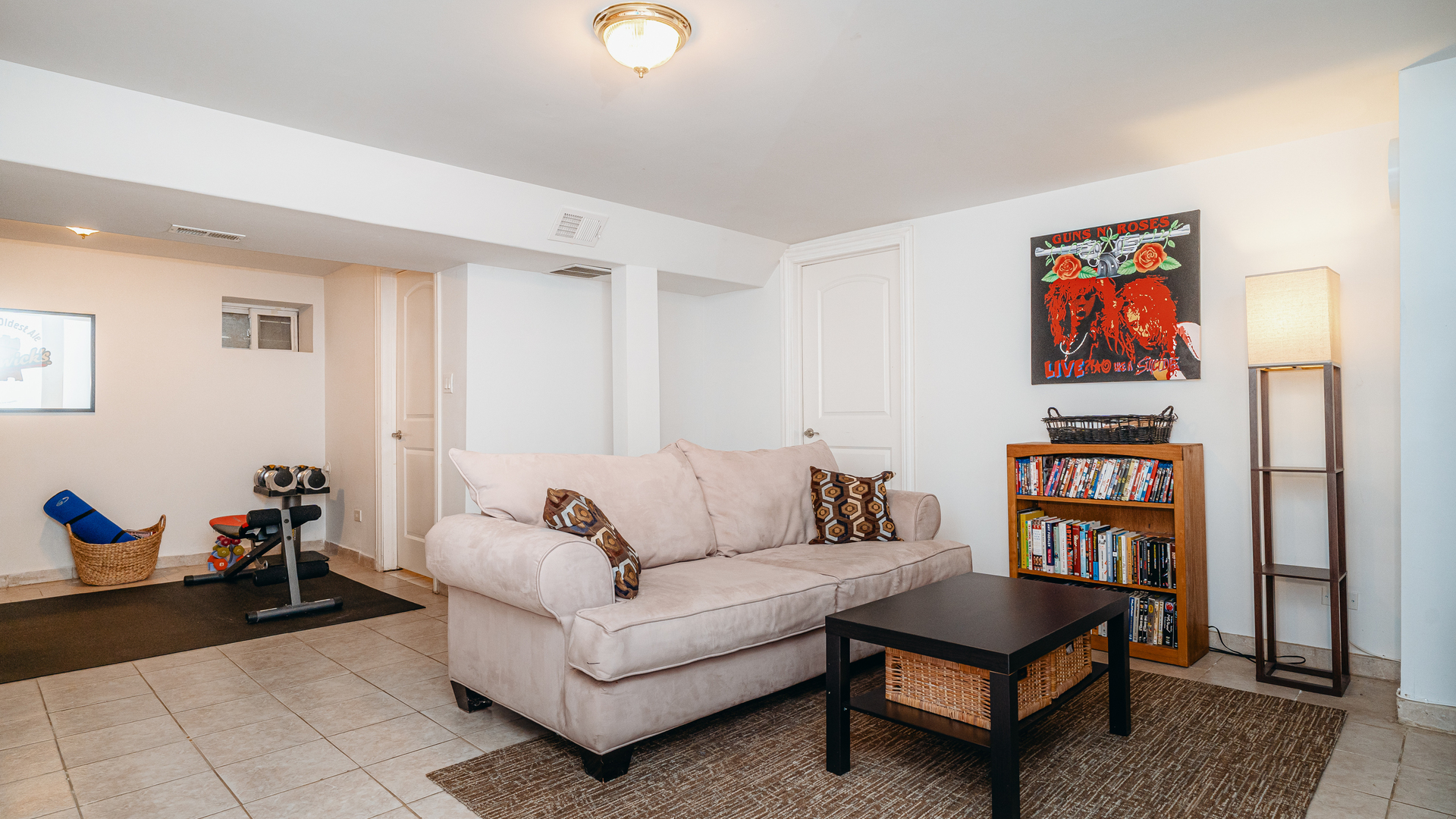 241 Devon Avenue Park Ridge, IL 60068 - Photo 32 of 46 a living room with furniture