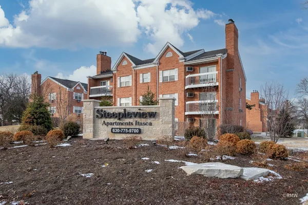 $2,299 | 226 South Rush Street, Unit 2A, Itasca, IL 60143