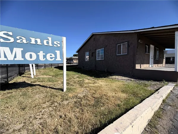 $450,000 | 924 East Main Street, Barstow, CA 92311
