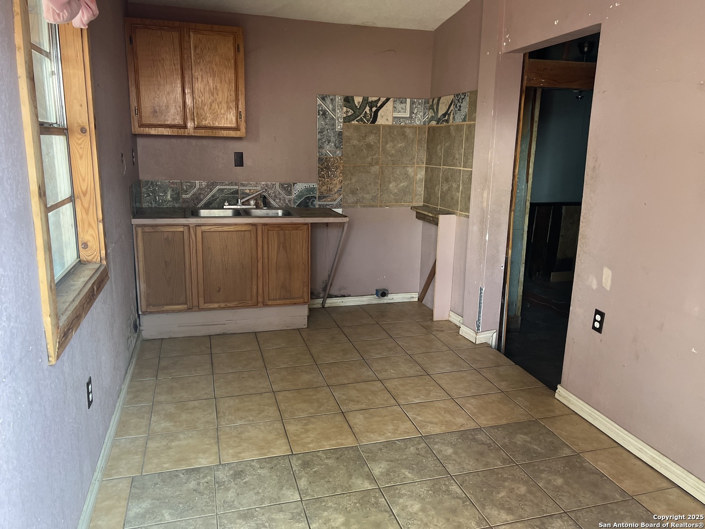 822 North High Street Uvalde, TX 78801 - Photo 2 of 14