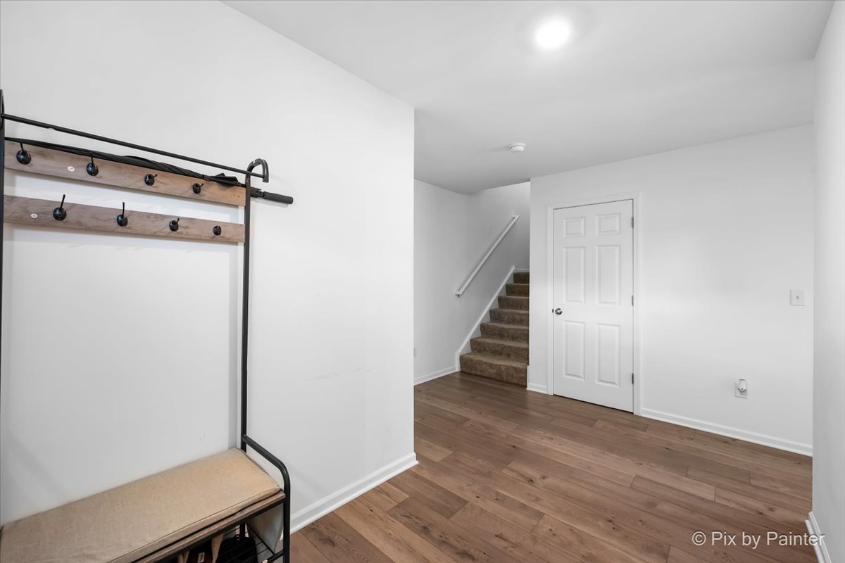 466 Comstock Road South Elgin, IL 60177 - Photo 9 of 24