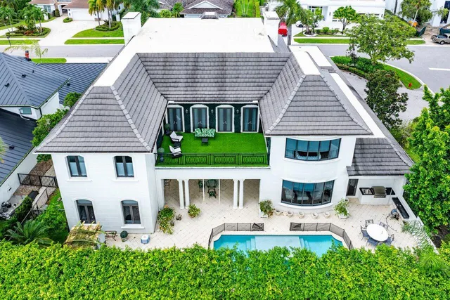 a view of a house with backyard and sitting area