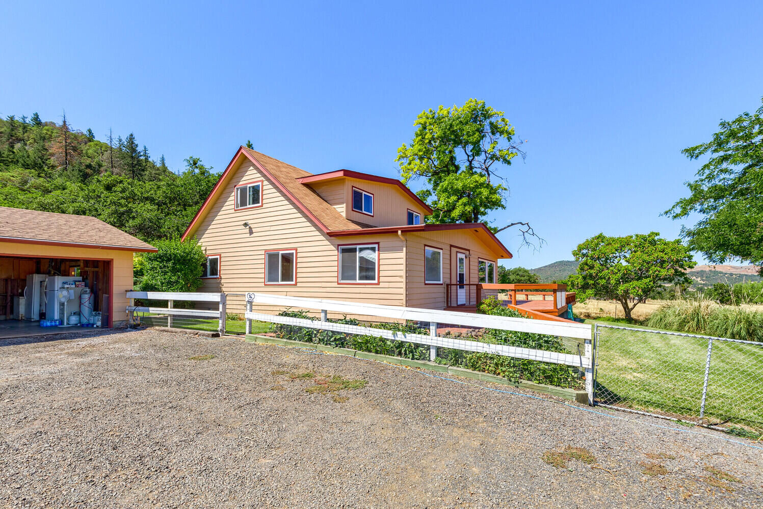 3280 East Antelope Road Eagle Point, OR 97524 - Photo 11 of 64 3280 E Antelope (11)