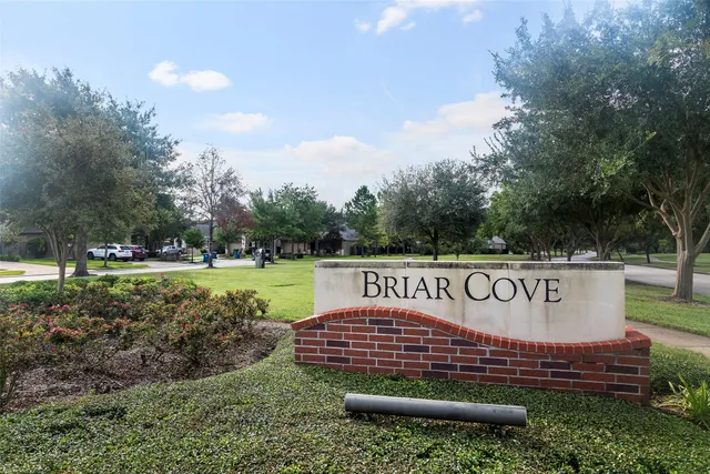 $425,000 | 18835 Cove Pointe Drive, Cypress, TX 77433