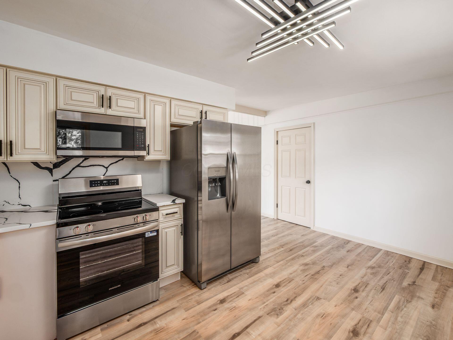 2458 Edgevale Road Columbus, OH 43221 - Photo 13 of 34