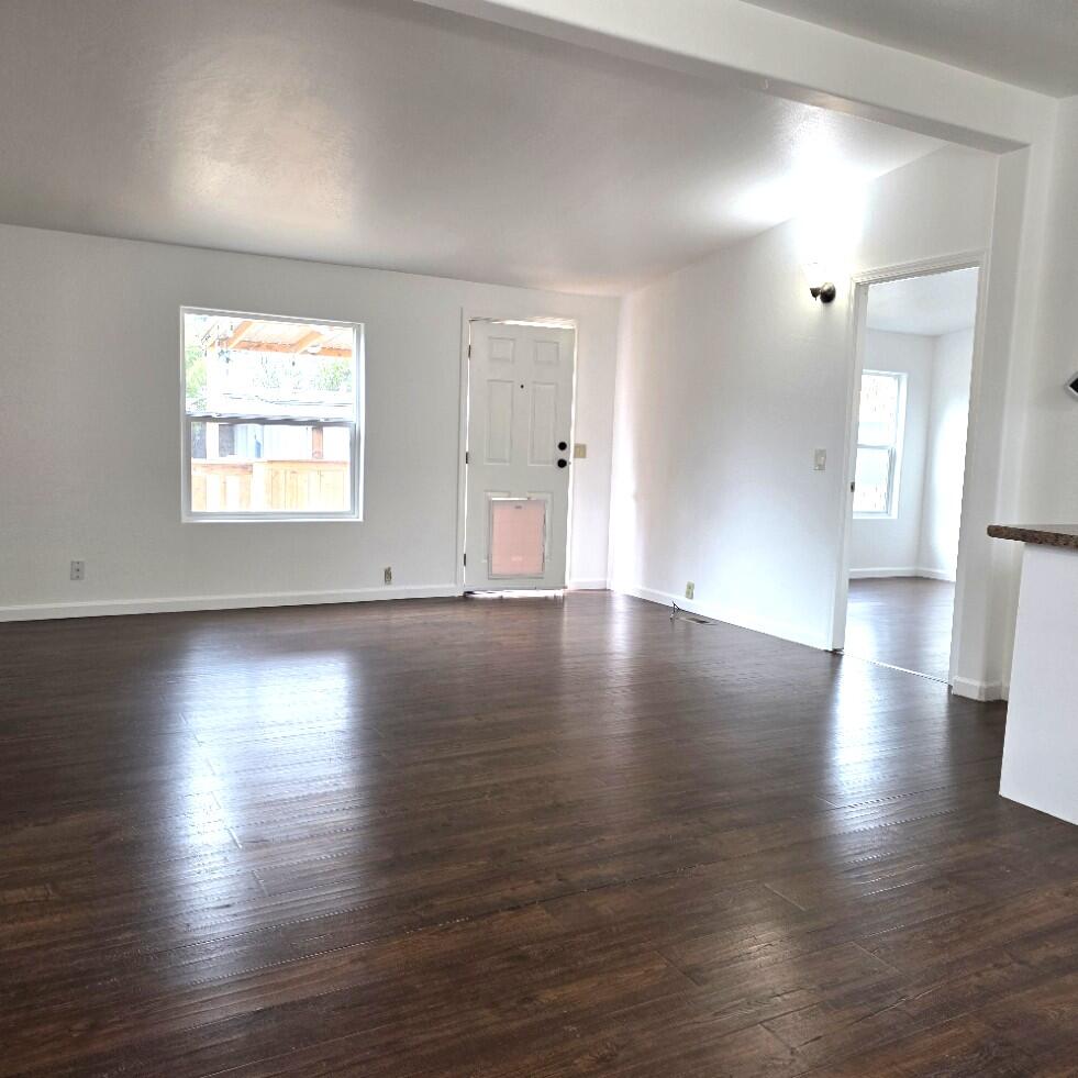 939 South Valley View Road, Unit 10 Ashland, OR 97520 - Photo 3 of 13 20260108_133733