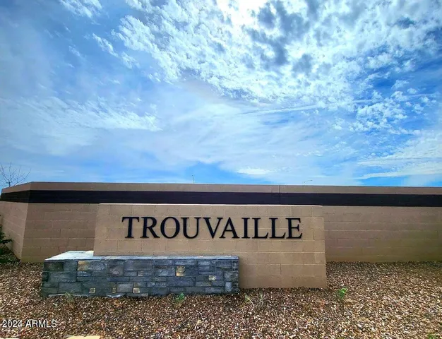 a view of entrance to house