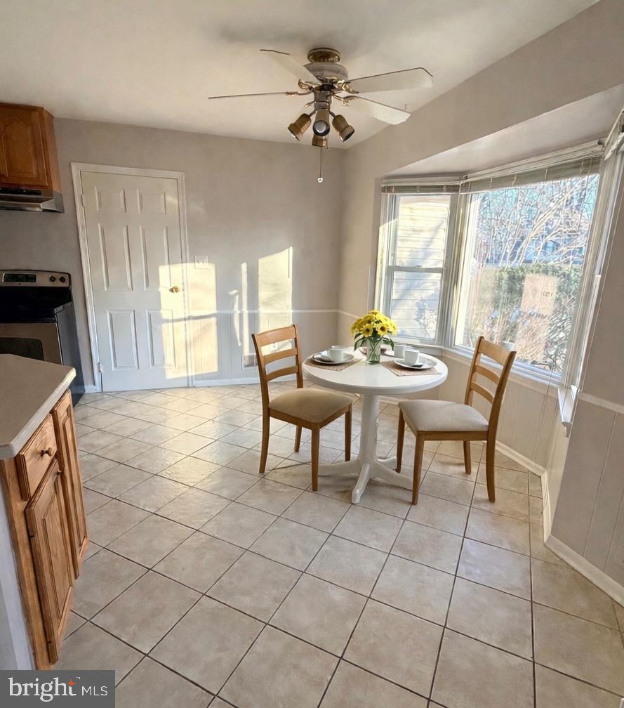 7910 Richfield Road Springfield, VA 22153 - Photo 3 of 14 a dining room with furniture and window